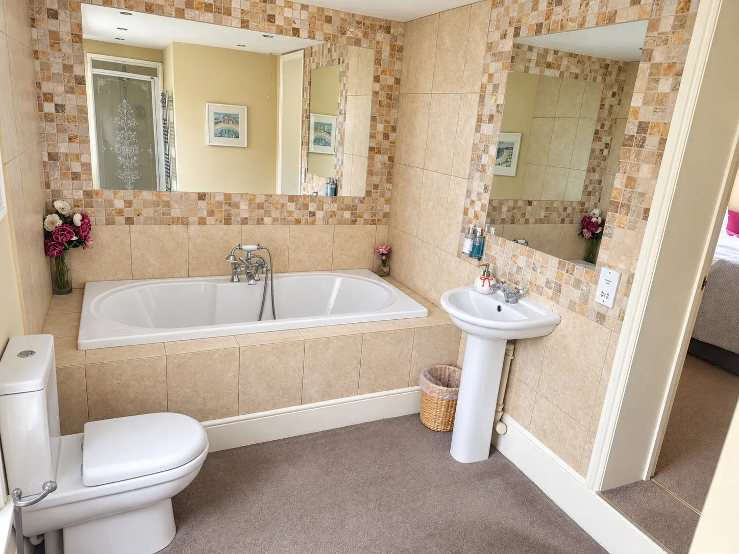Pink Room en suite bathroom