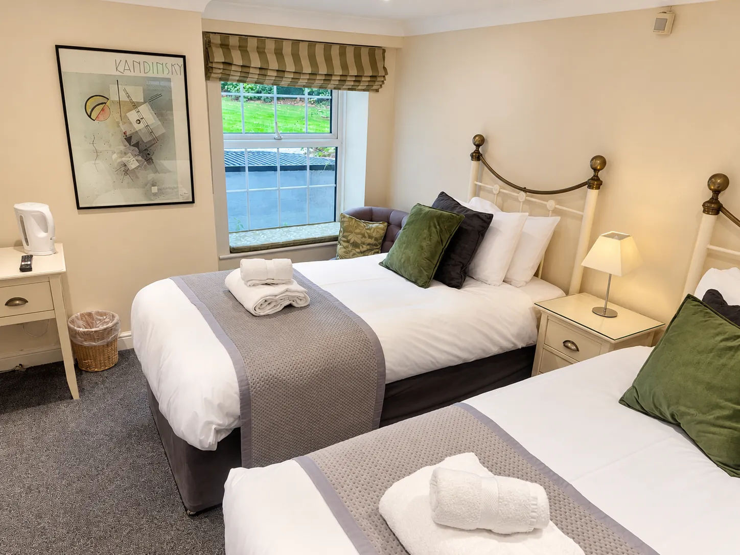 Room 2 twin beds and window